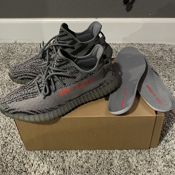 VNDS YEEZYS SIZE 12 - Picture 5 of 5